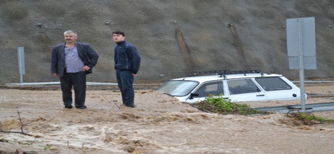 SEL NEDENİYLE TÜNELLER TRAFİĞE KAPANDI